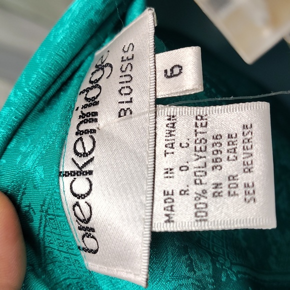 Elegant Green Women's Top - Picture 3 of 4